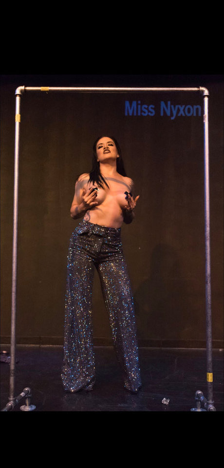 Shaul Guerrero model pretty pictures