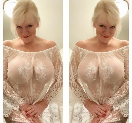 Sandie Lee pornstar perfect pictures