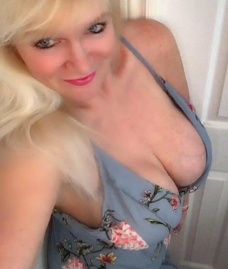 Sandie Lee erotic star picture