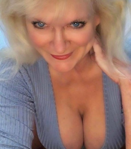 Sandie Lee nudes model pics