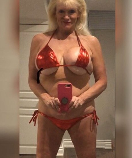 Sandie Lee exclusive star images