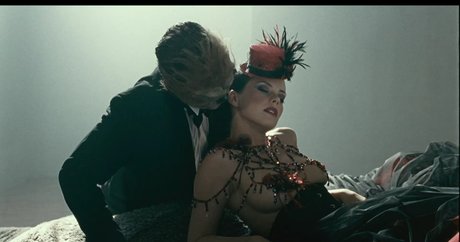 Andrea Osvart model adult pic