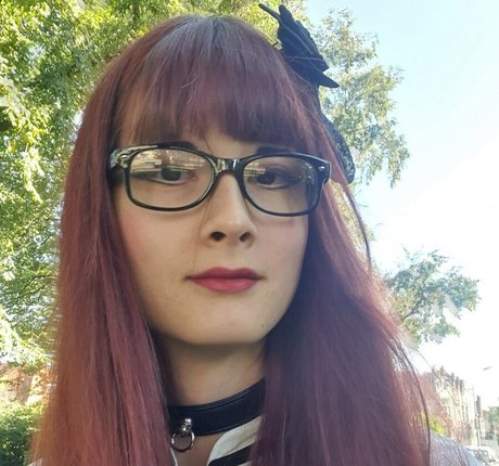 Transgirl1999 erotic model img