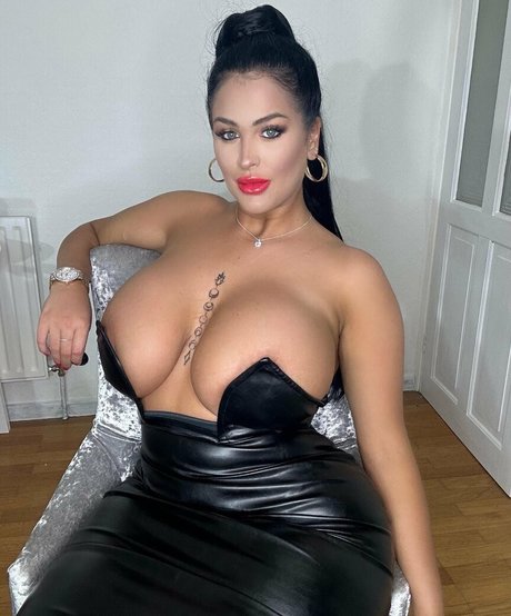 Camilla Rose hd actress photos