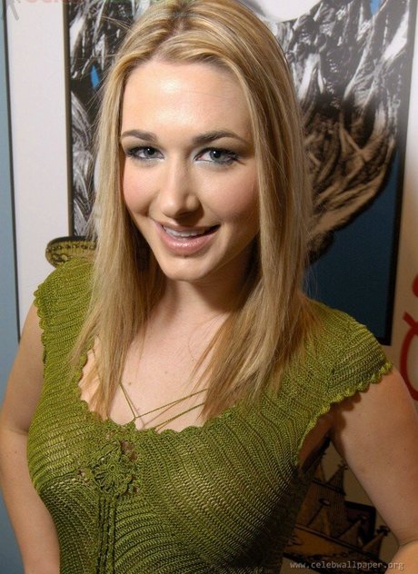 Andrea Lowell nice model img