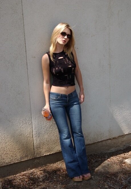 Andrea Lowell beautiful star picture