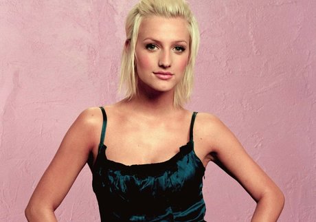 Ashlee Nicole Simpson naked actress galleries