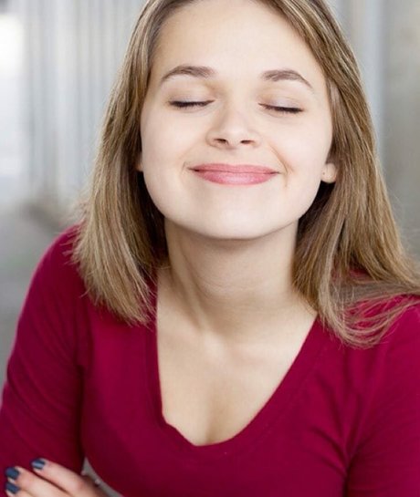 Alyssa Jirrels star sexy pics