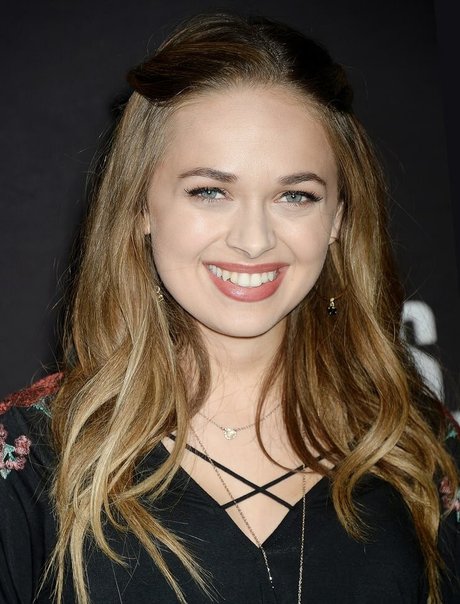 Alyssa Jirrels star nice photo