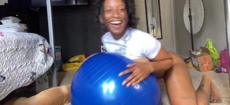 subdom erotic actress picture