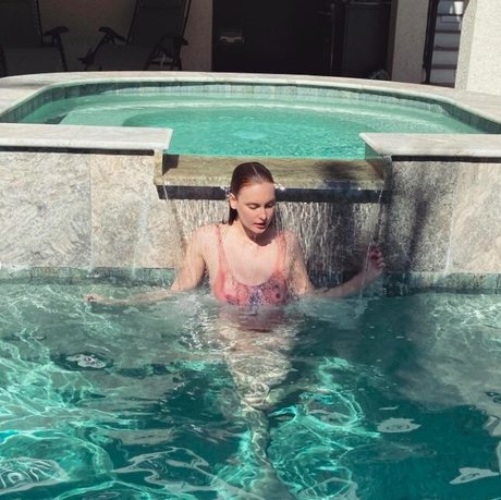 Erine Redhead_ model nice picture