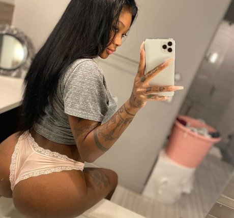 Summer Walker sexy pornstar archive