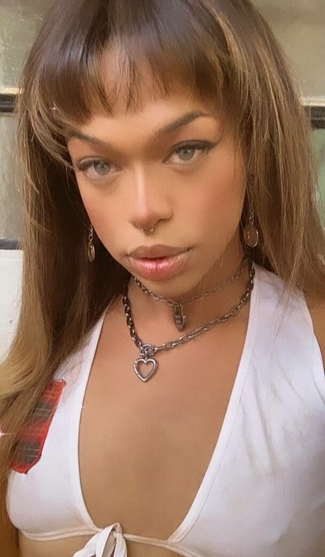 Carla Amaral star perfect img