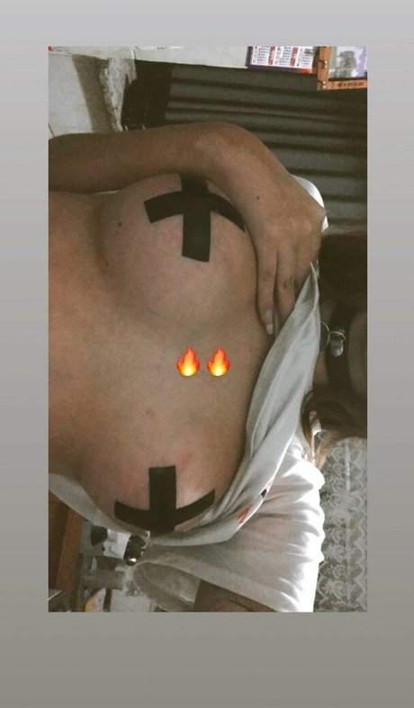 Nicky Oberlin model high quality pic