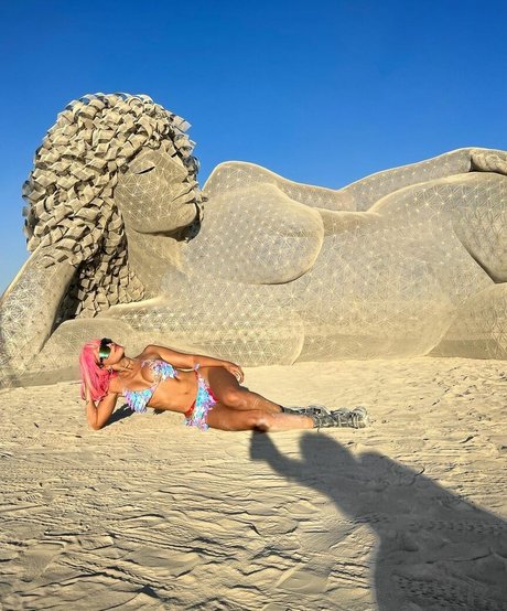 Maria Elisa Camargo exclusive actress pictures