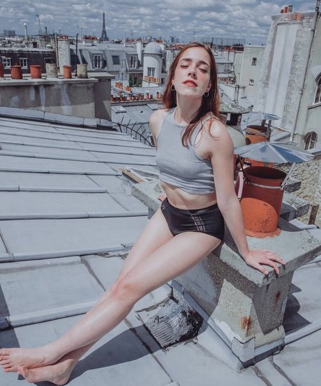 Lou Howard hd model photo