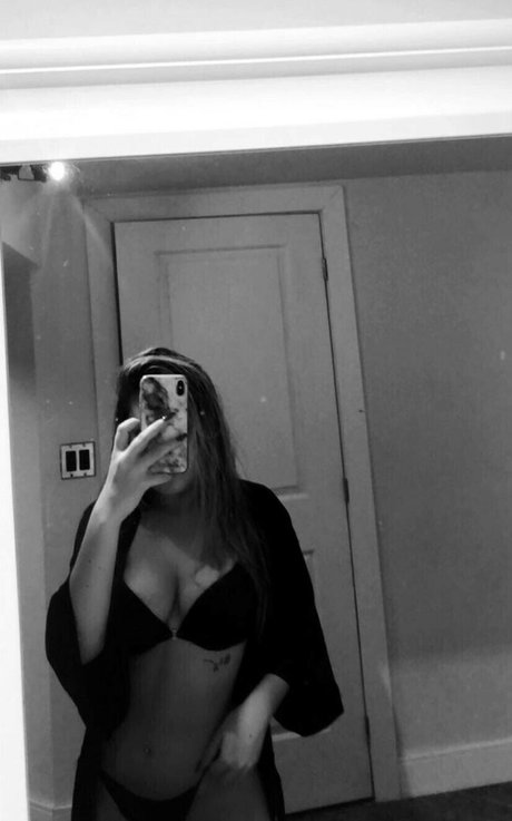 Taylor McCarthy nice model picture