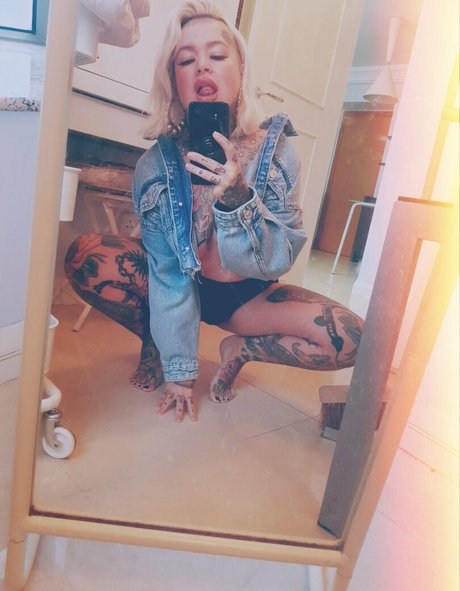 Summerrayexo pornstar naked image