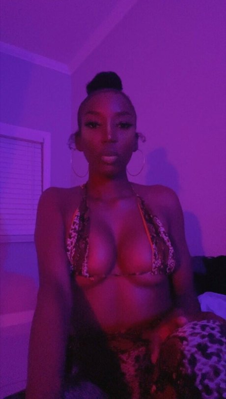 throatog perfect model image