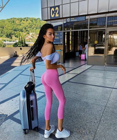 Alena Omovich model adult pics