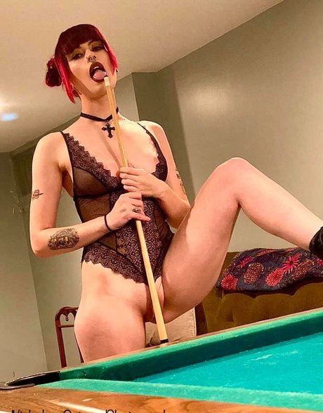 Taylor Evanchak star sexy photo