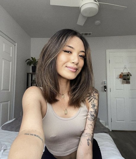 Crybabyiris pornstar hd pics