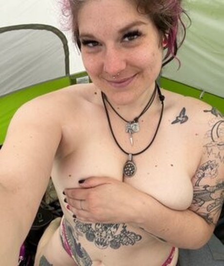 QuinNight nude star image