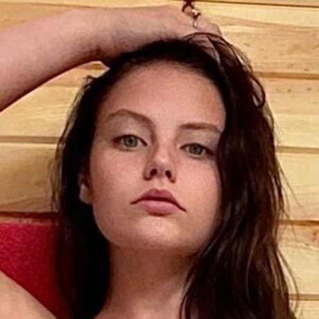 Petiteblondebaddie star pretty pics