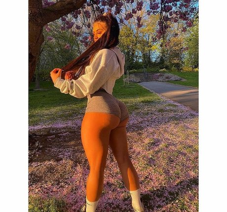 Kate Isobel Daisy best star pic