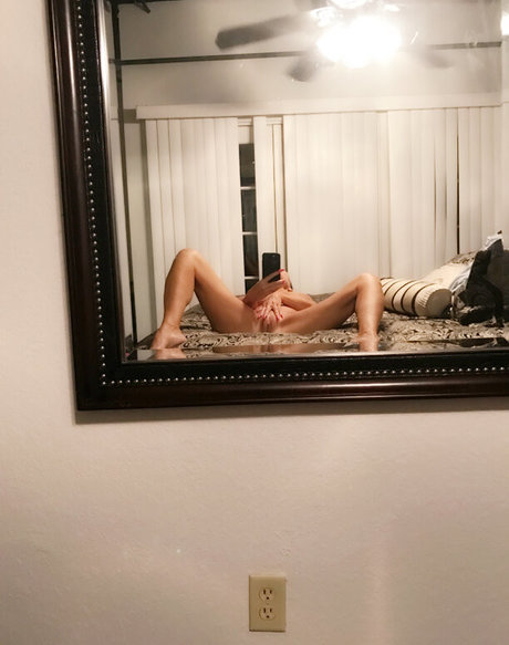 Muse Nina star nude picture