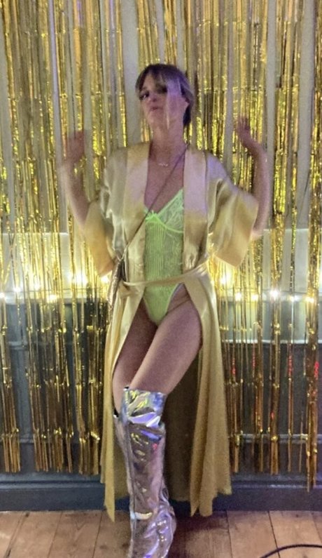 Morgana Robinson model naked image