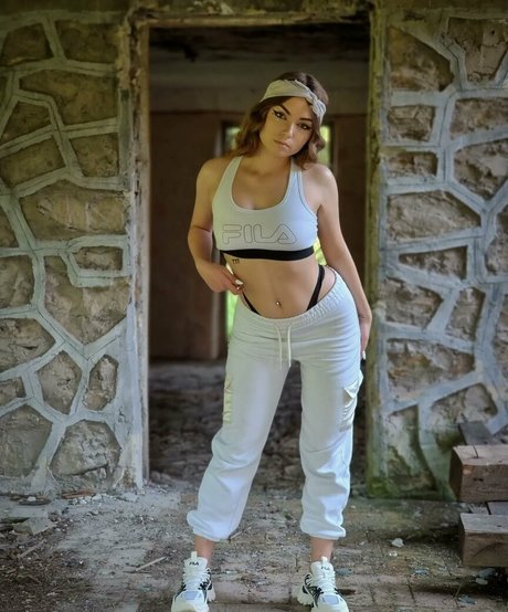 only dew pretty actress gallery