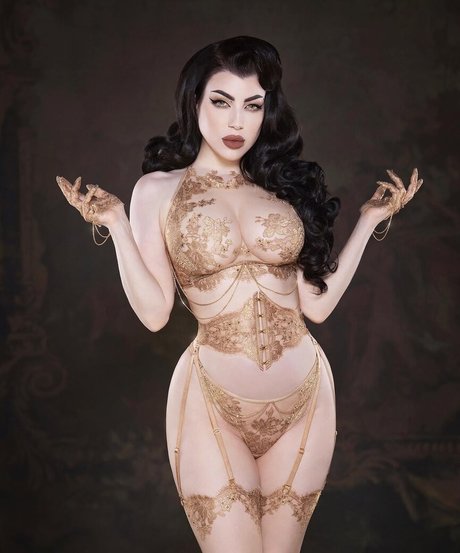 Threnody In Velvet hot model pictures