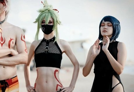 Emily Cos hot model pictures