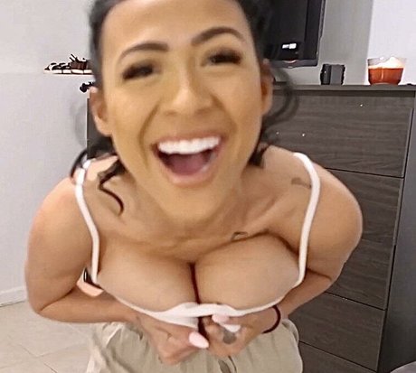 kaylinaeileennn naked star image