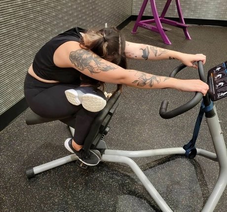 Erika Szabo art model img