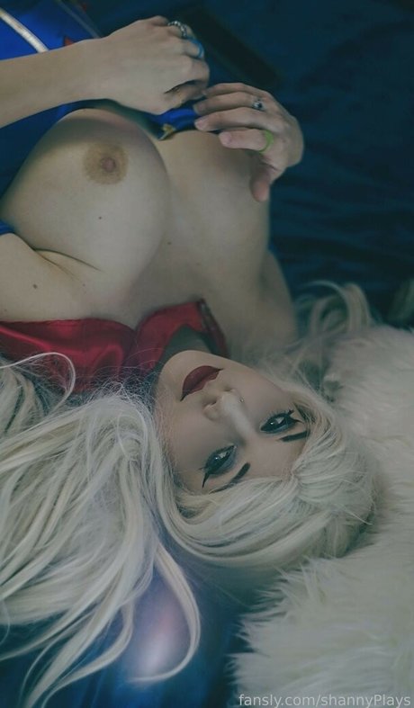 Shanny Plays model nude photos