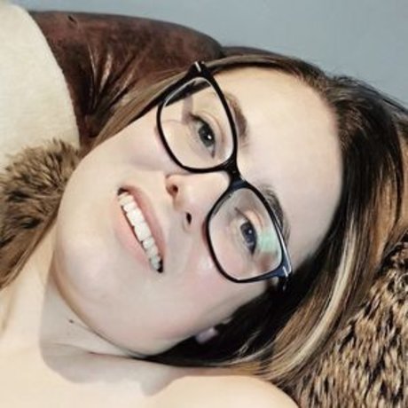 Innocent Hotwife model adult img