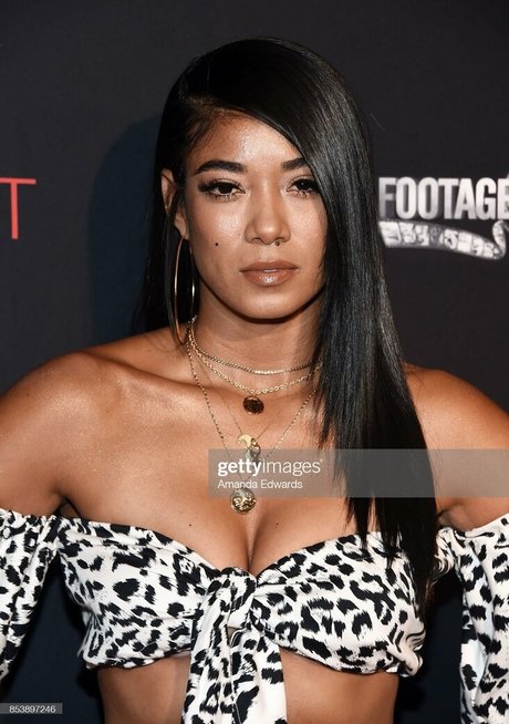 Mila J erotic model pictures