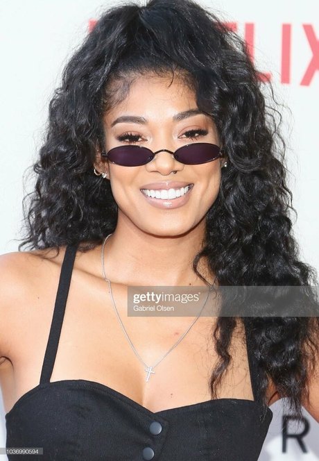 Mila J free model photos