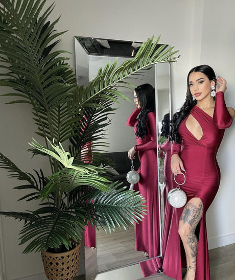 ulovemel erotic model img