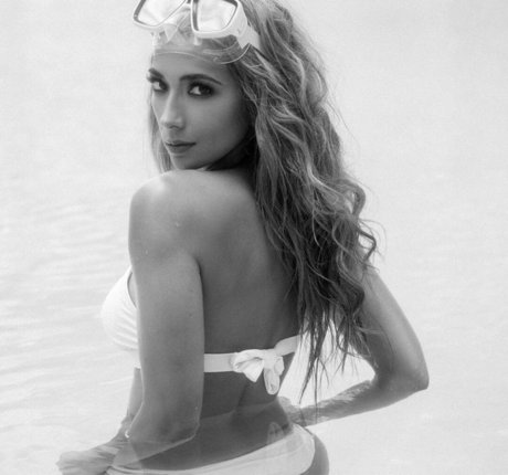 Livia Gullo star erotic image