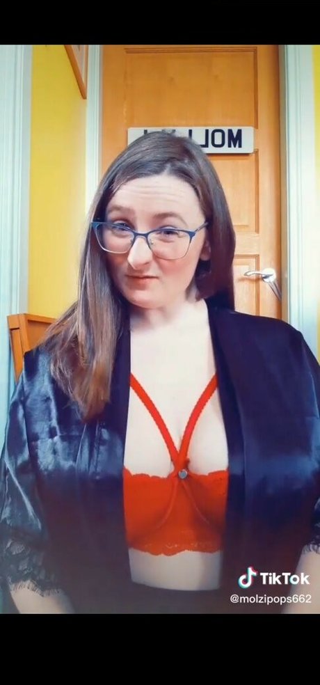 Molzipops662 star naked images