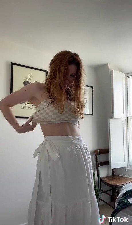 Seen Ellbats erotic pornstar photos