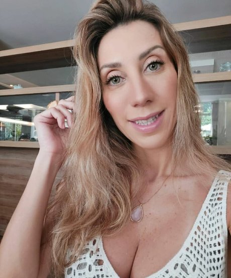 Bru Pinheiros nude model archive