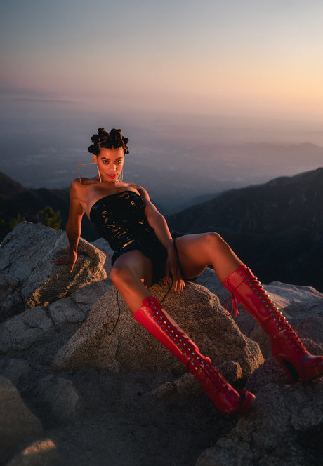 Naki Kaching model adult img