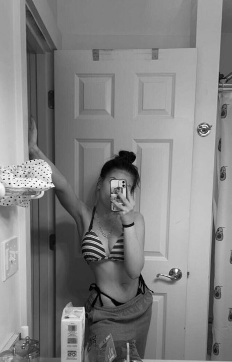 Lauren Suzaanne star nude pictures