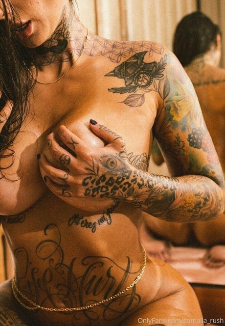 Sarah Schmidt hot actress picture