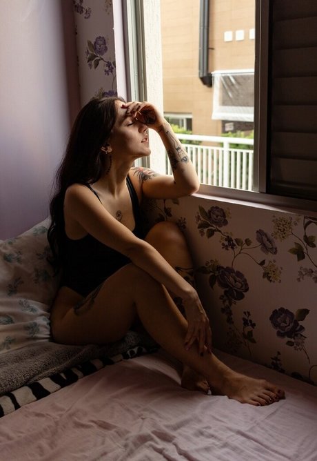 Ana Fernandes art model galleries