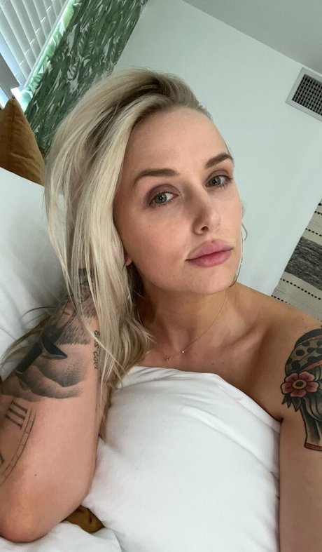 blonde hot wife onlyfans free sexy pic